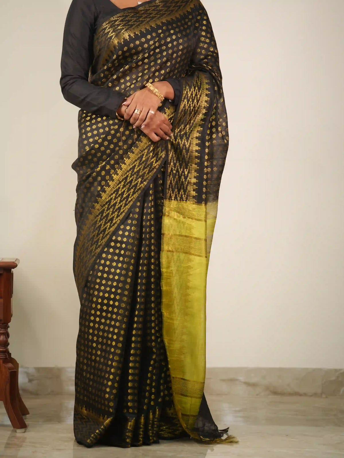 10SSF76 Semi Raw Silk Saree
