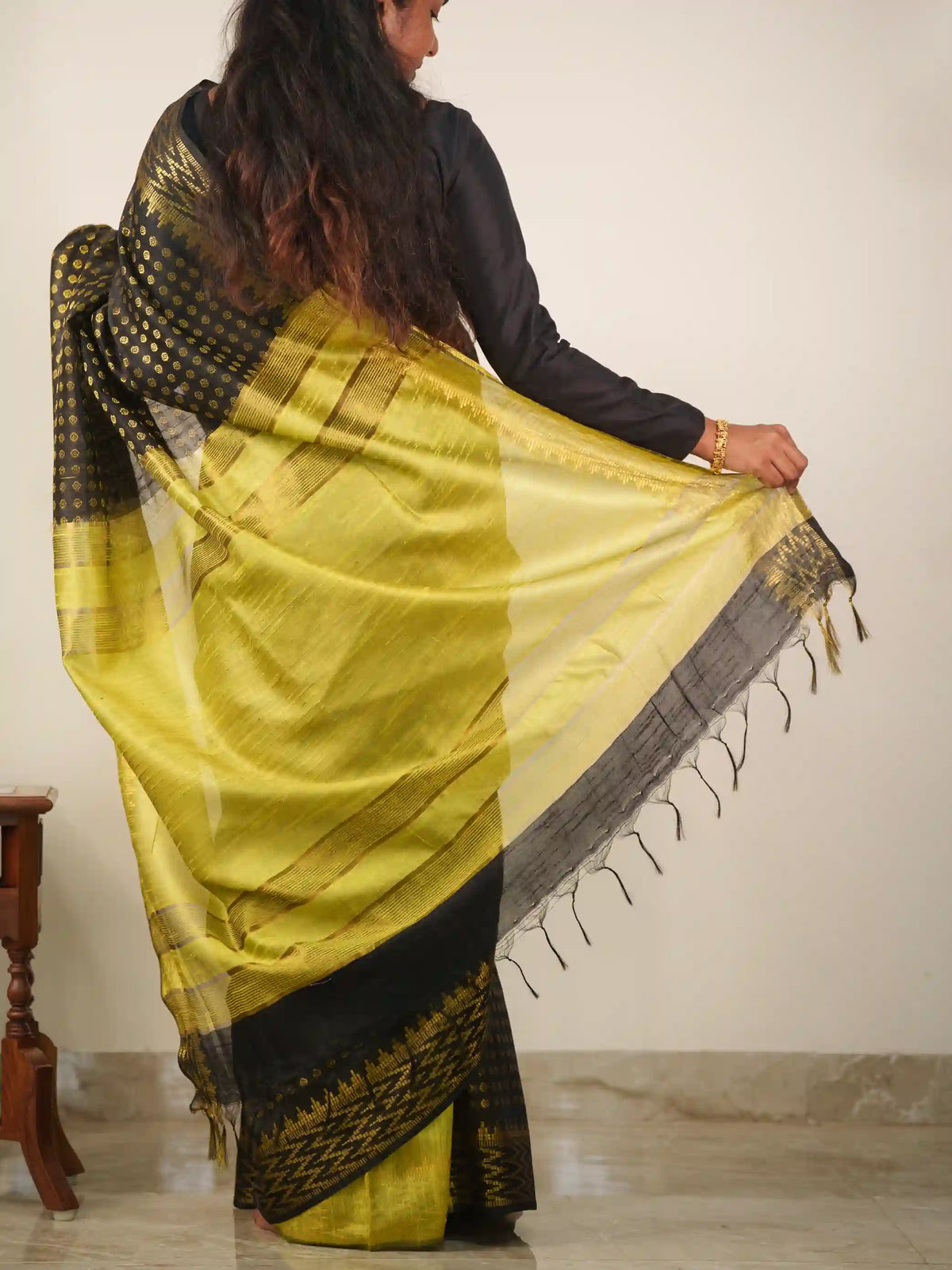 10SSF76 Semi Raw Silk Saree