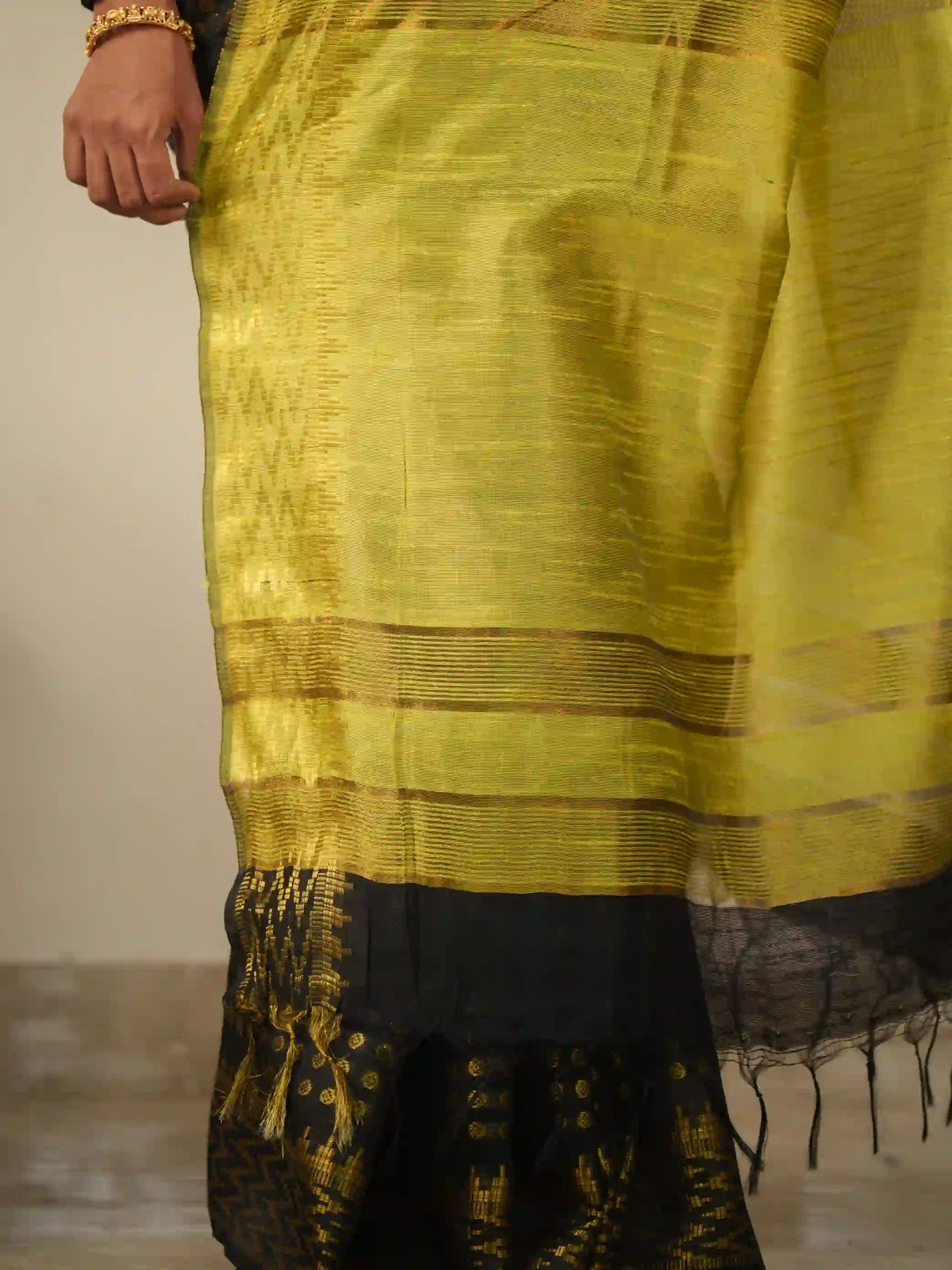 10SSF76 Semi Raw Silk Saree